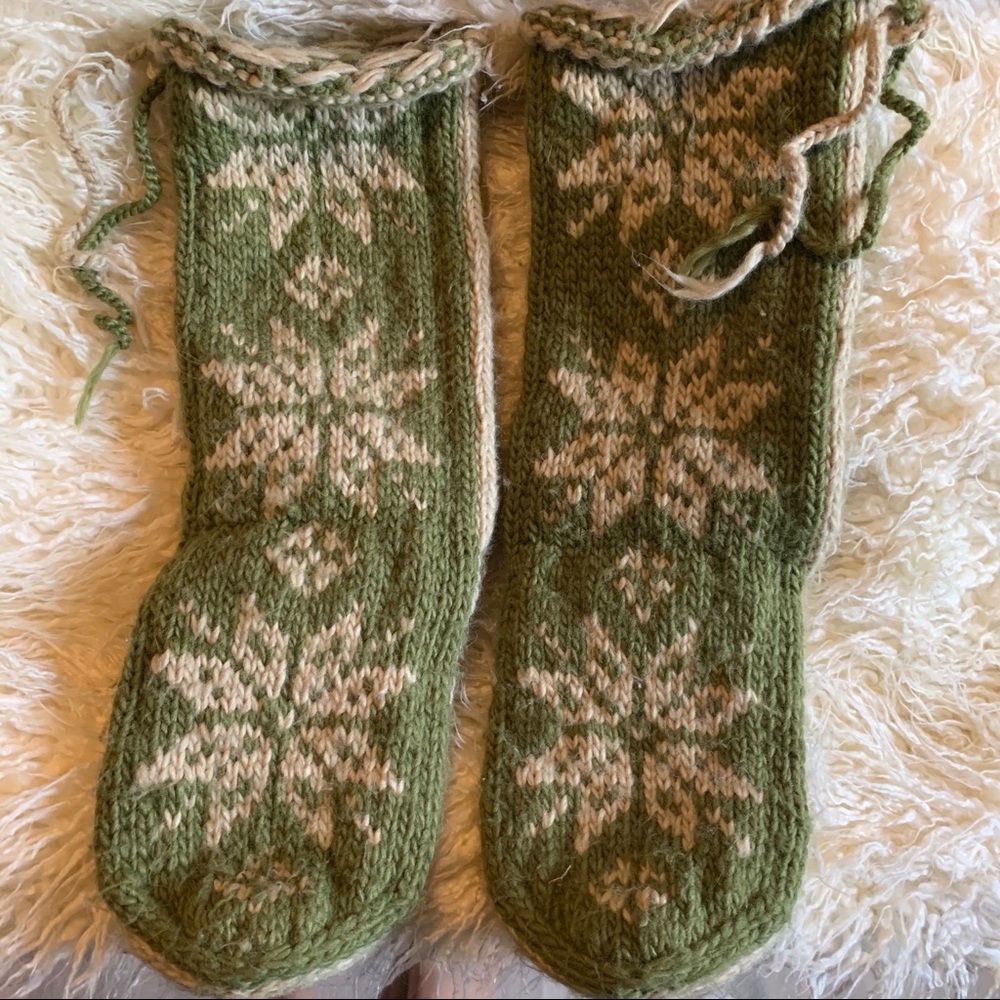 Moccasin knit slippers NWOT